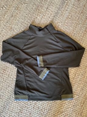 Women's medium REI performance mock-neck top in olive green